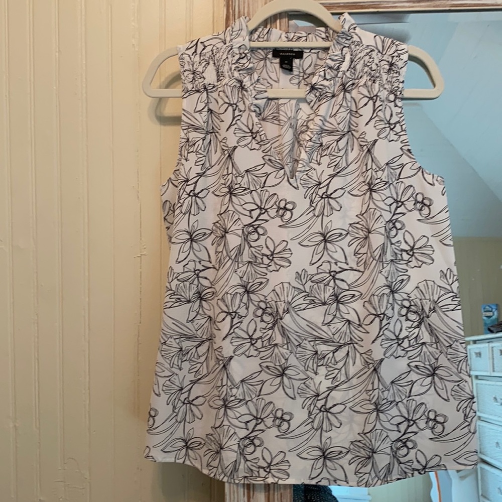 EUC, Gorgeous semi sheer blouse from Nordstrom, M
